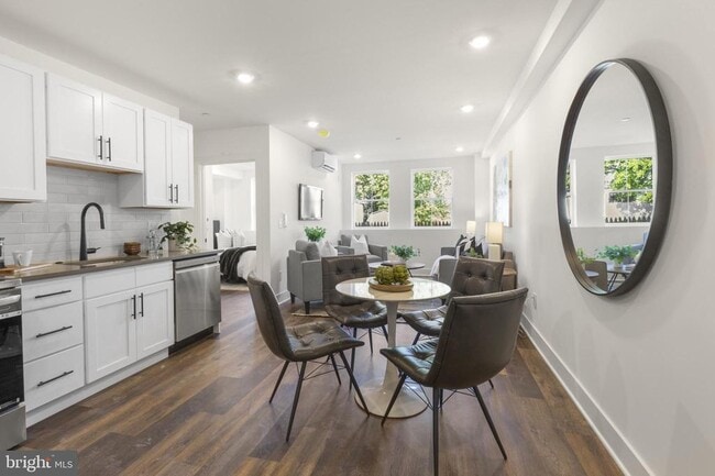 Building Photo - 7037 Ridge Ave