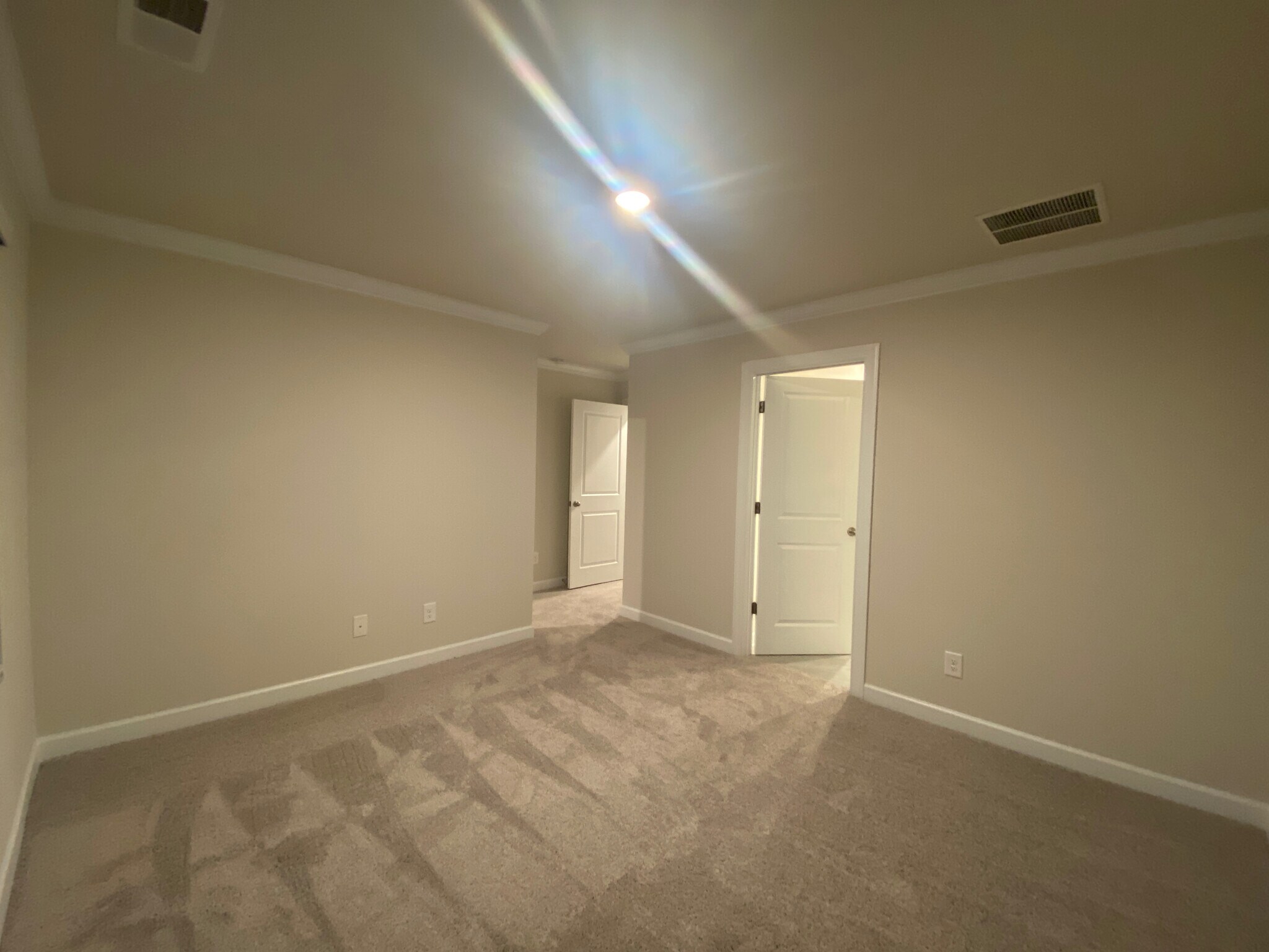 Building Photo - Room in Townhome on Memorial Pkwy
