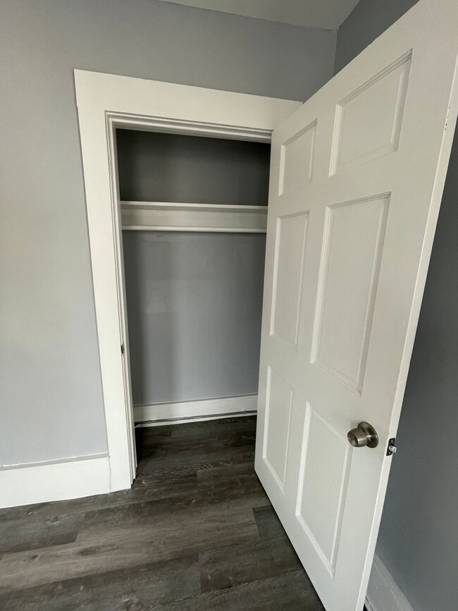 Building Photo - Second floor 4 Bedroom 1 Bathroom Two Stor...