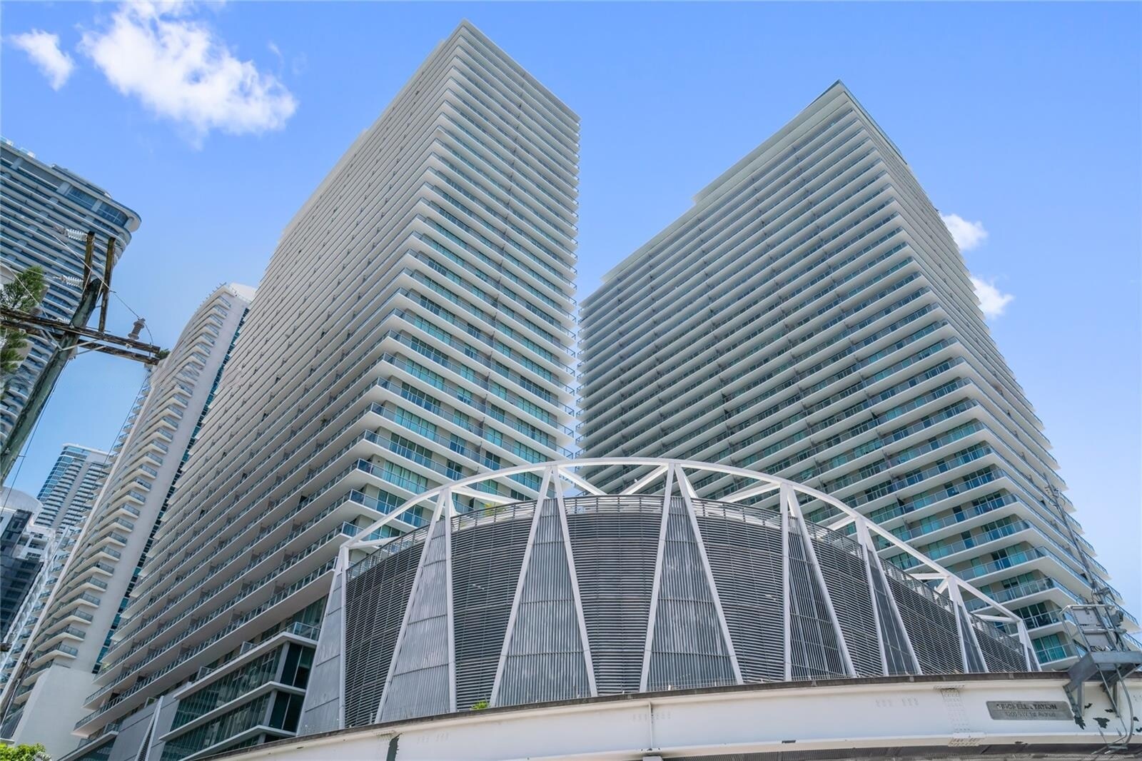 Building Photo - 1111 SW 1st Ave
