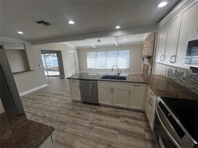 Building Photo - 1329 Medinah Ct