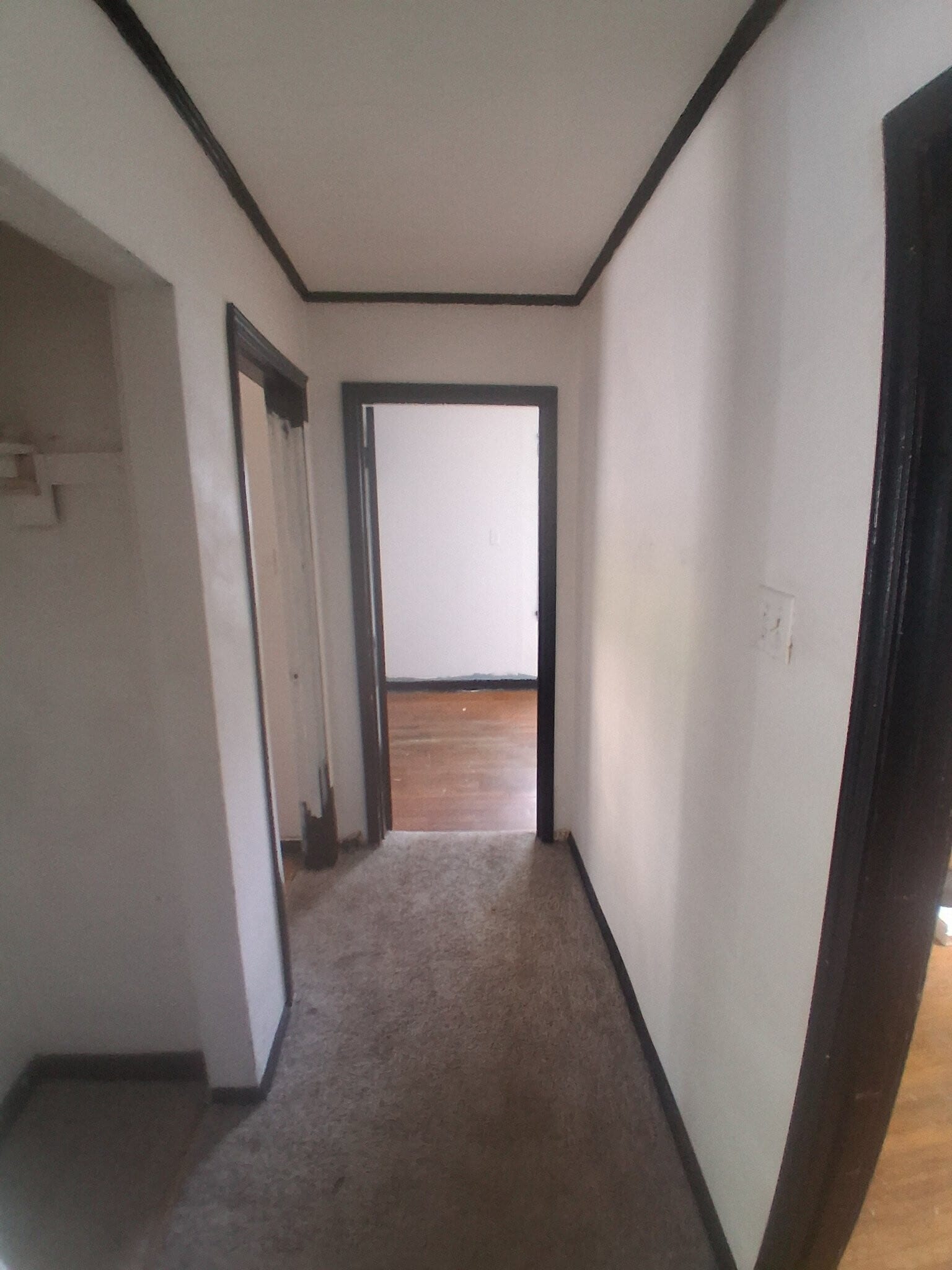 Building Photo - 11 B Ln