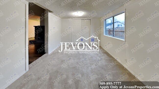 Building Photo - Enjoy the new appliances in this lovely single-family home located in the heart of Tacoma