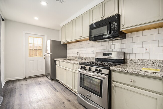 Building Photo - 2222 Pickerton Dr