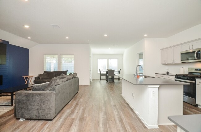 Building Photo - 11921 Summer Oak Trl