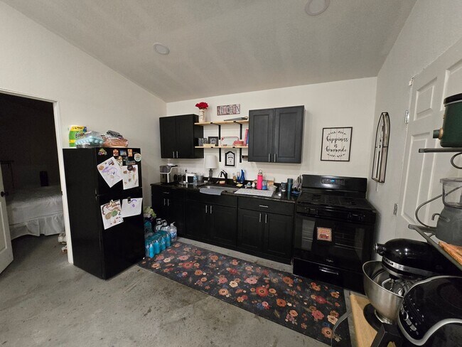 Building Photo - 295 Bluffview Dr