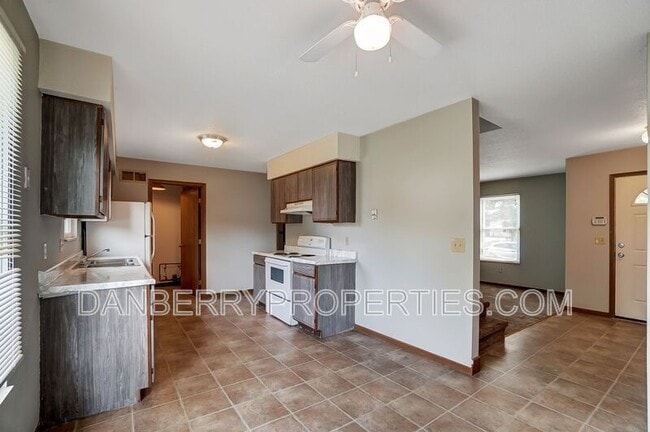 Building Photo - 3540 Willow Run Dr