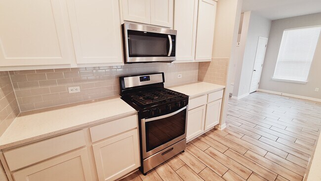 Building Photo - 124 Peruvian Ln