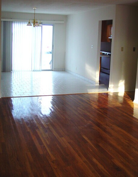 Building Photo - 44 Avon Cir