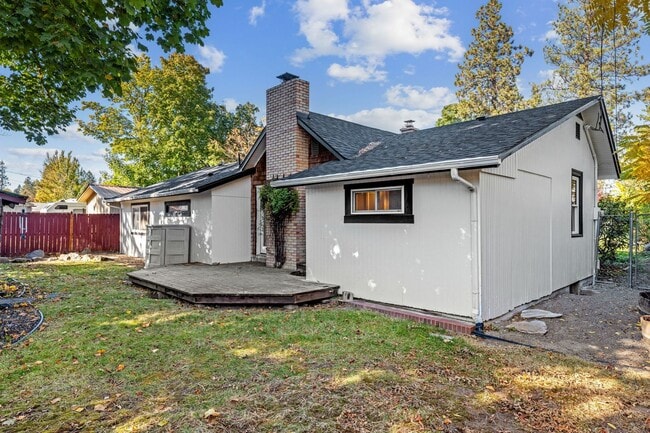 Building Photo - Meticulously UpdatedComstock Rancher!