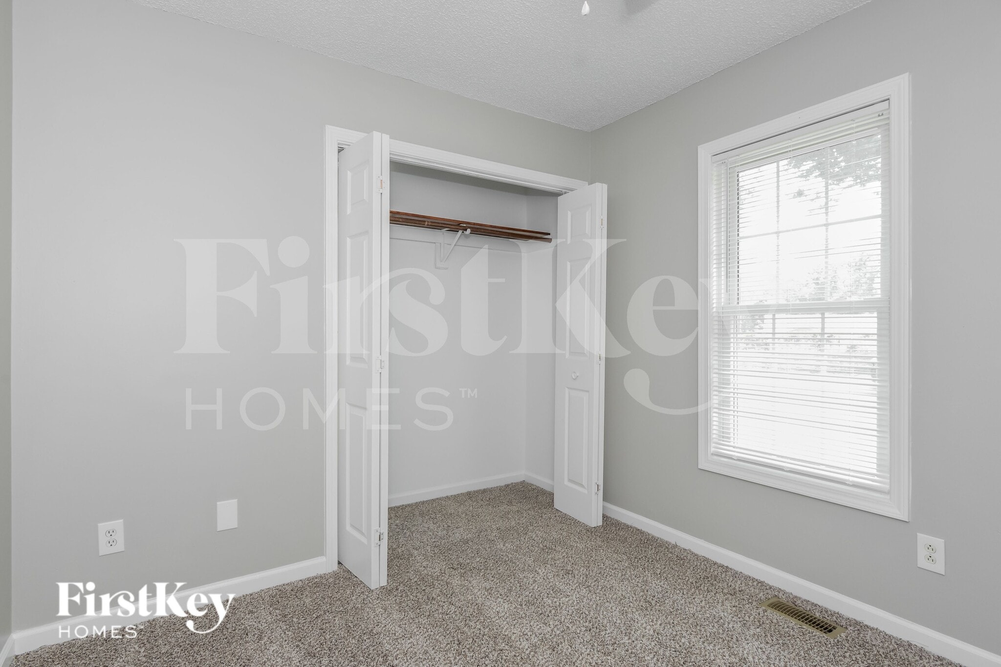 Building Photo - 835 Millon St
