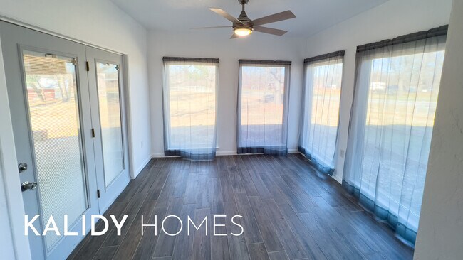 Building Photo - 4605 Sunset Terrace