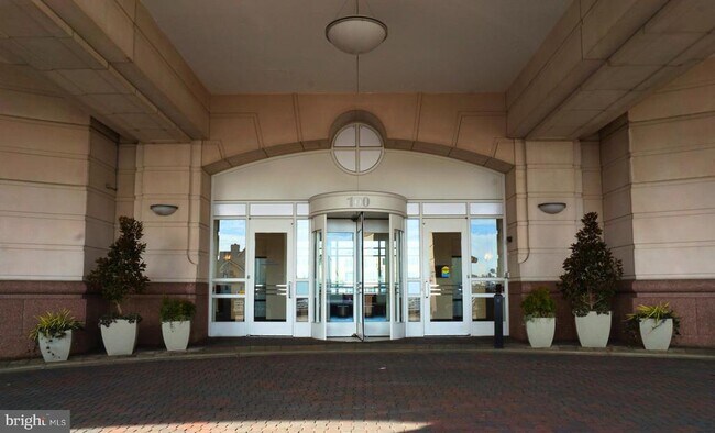 Building Photo - 100 Harborview Dr