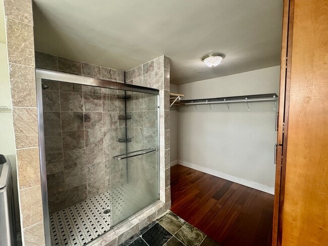 Building Photo - Must See Home!!