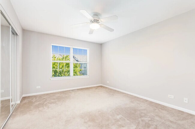 Building Photo - 2404 Golf Ridge Cir