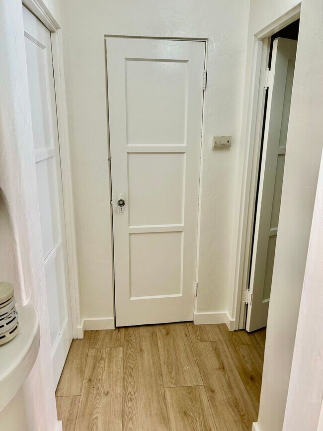 Building Photo - Remodeled 2 Bed | 1. Bath