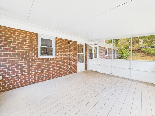 Building Photo - 1233 Pinehurst Rd