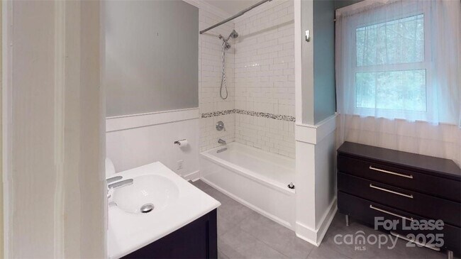 Building Photo - 419 Webster Pl