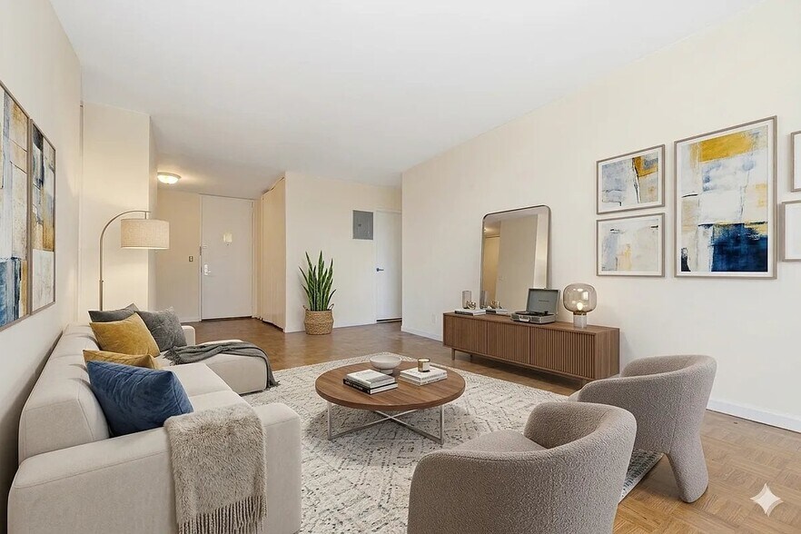 Building Photo - 245 E 44th St