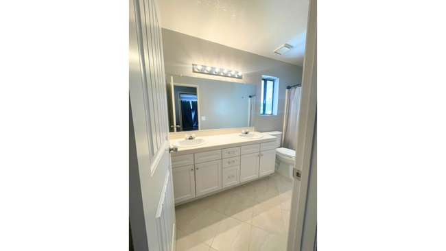 Building Photo - Temecula Pool Home - 4 Bed | 2.5 Bath