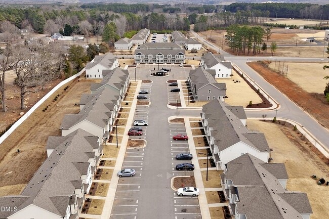 Building Photo - 1025 Peony Ln