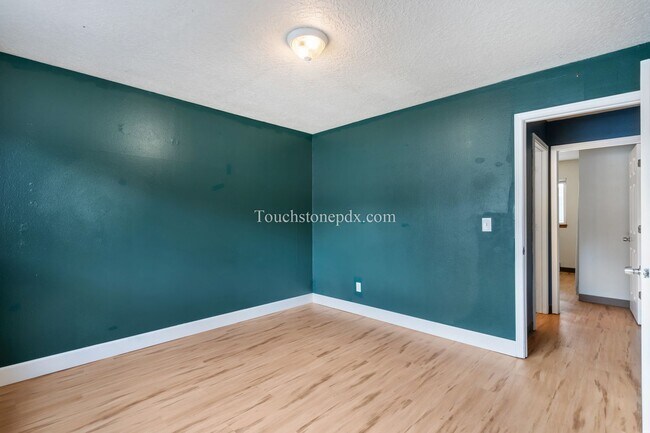 Building Photo - Updated 2 BD | 1 BA in King Arthur Court A...