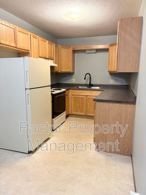 Building Photo - 418 Allan Ave