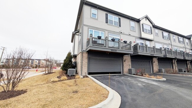 Building Photo - 30W001 Brayman Ct