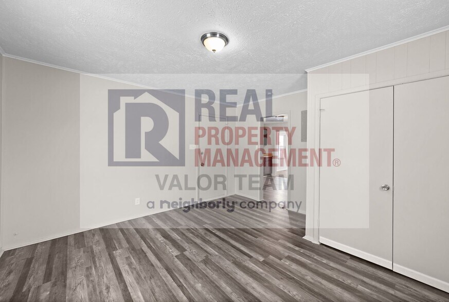 Building Photo - CMHA Ready - Newly Renovated 4bd/1 bath Co...