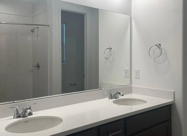 Building Photo - 3 Bed 2 Ba 2 Car