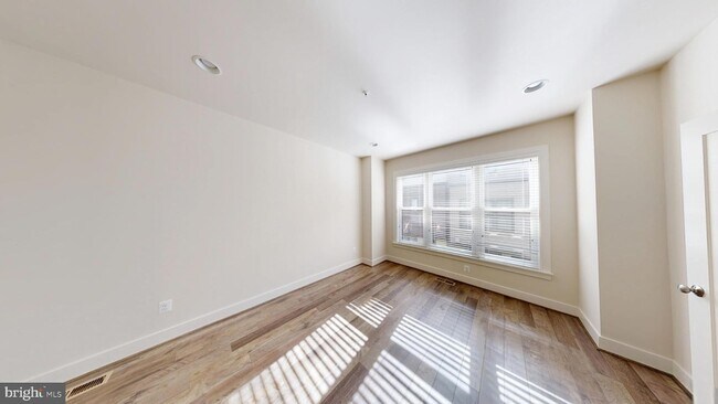 Building Photo - 10366 Jacobsen St