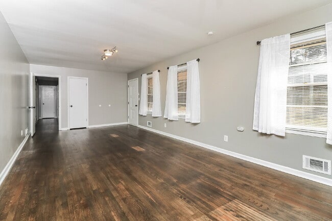 Building Photo - 24 Chestnut Dr