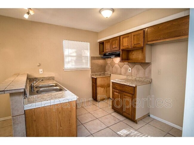 Building Photo - 6916 Shady Grove Dr