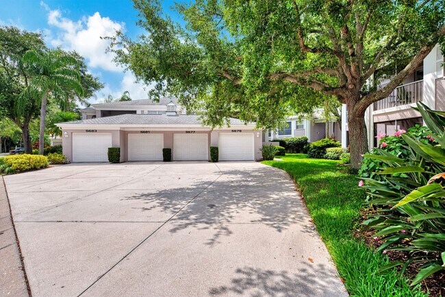 Building Photo - GEORGOUS 2 BEDROOM, 2BATHROOM, TURN KEY FU...