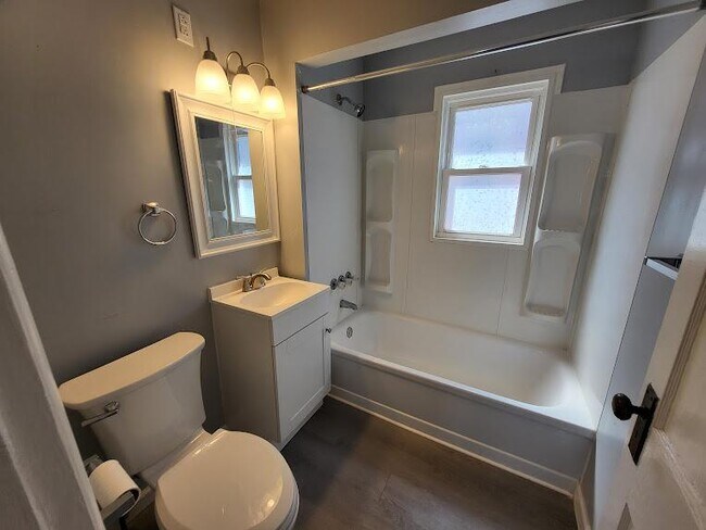 Building Photo - 416 Boyden St