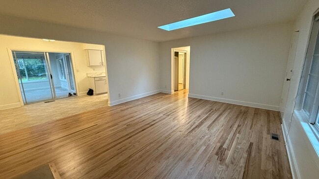 Building Photo - Stunning Forest Retreat in Lake Oswego 3 beds 2 baths + Den; Video!