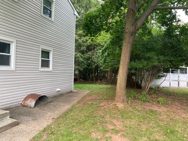 Building Photo - 123 Highland Ave