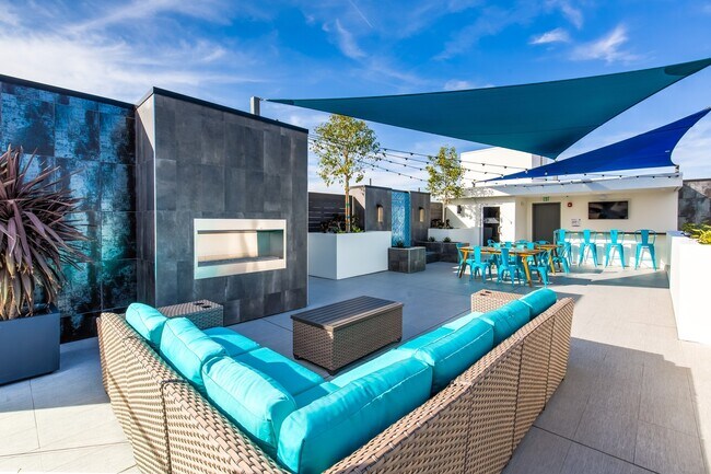 Building Photo - Unit Type: D2 Penthouse | 2 Bedroom + Loft...