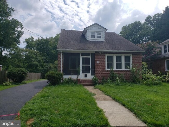 Building Photo - 87 Kells Ave