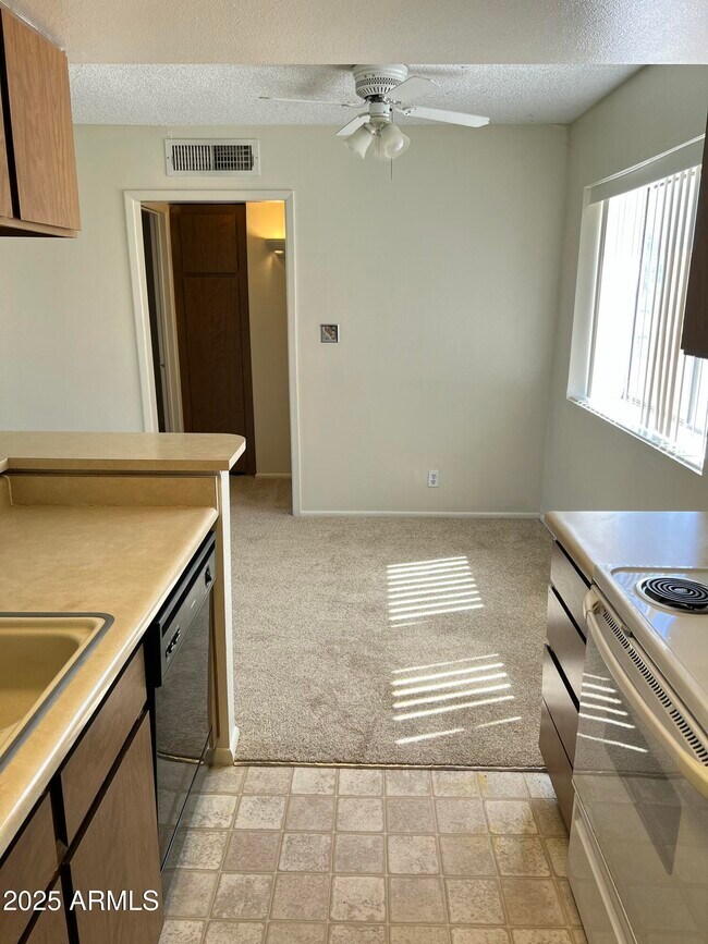 Building Photo - 1111 E University Dr