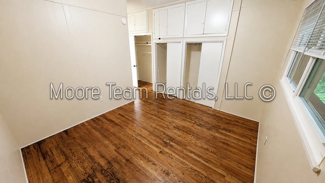 Building Photo - 536 Fairway Dr