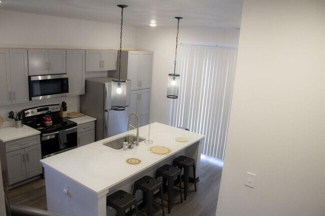 Building Photo - 1439 N Telluride St