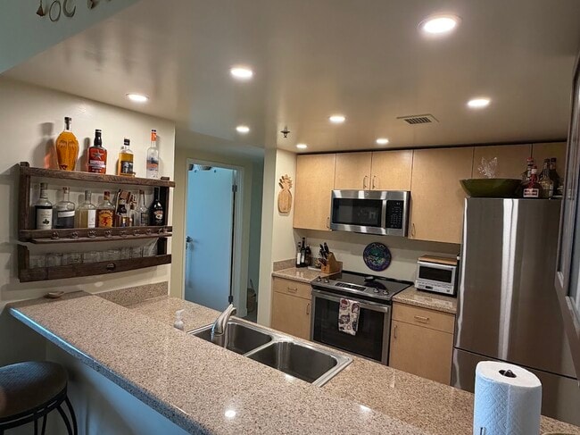 Building Photo - 425 W Beech St