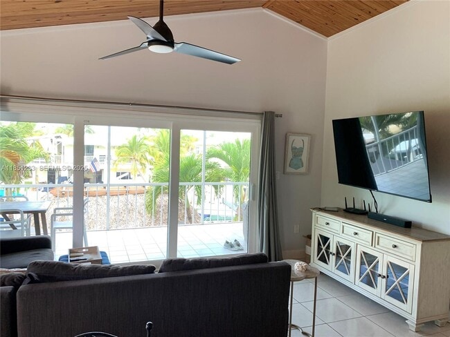 Building Photo - 112 Captains Ct