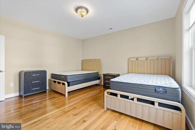 Building Photo - 3925 Ashwood Pl
