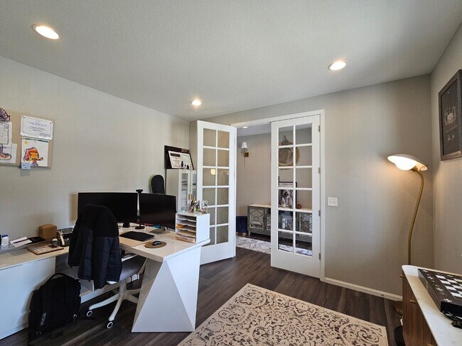 Building Photo - 5186 Ditmars Ln