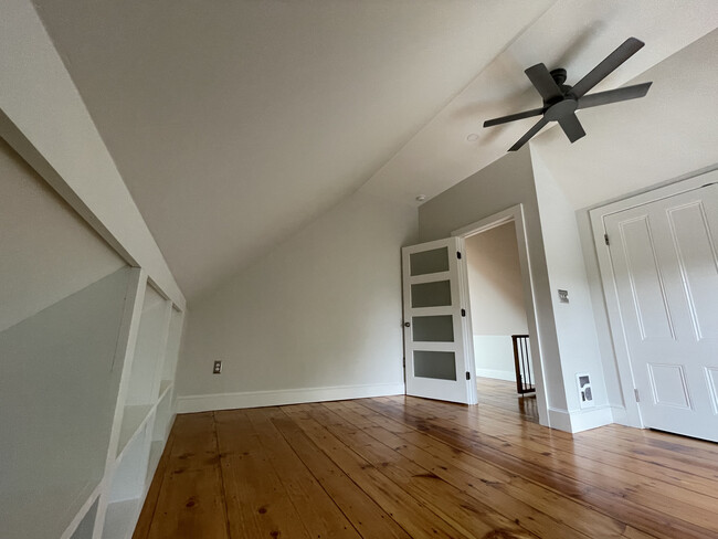 Third Floor Loft Bedroom - 18 North St