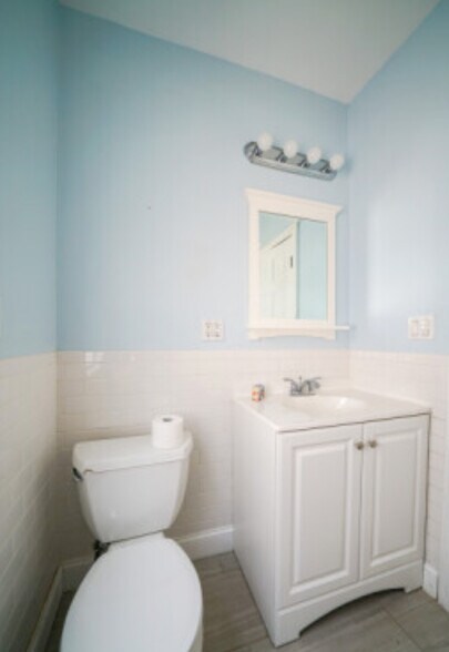 Building Photo - 20 Winslow Rd