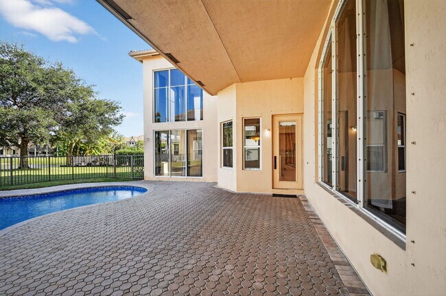 Building Photo - 6068 Pond Bluff Ct