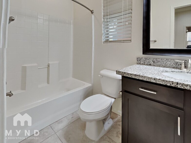 Building Photo - 19913 W Lincoln St